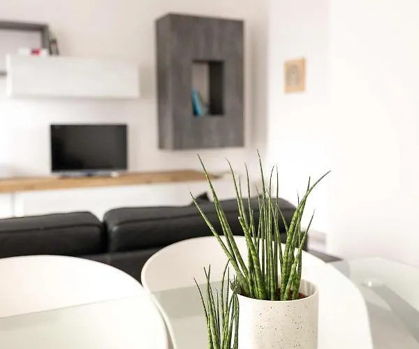 Spazio Ancora A 500 M. Dal Mare *