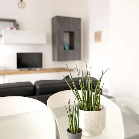 Spazio Ancora A 500 M. Dal Mare *